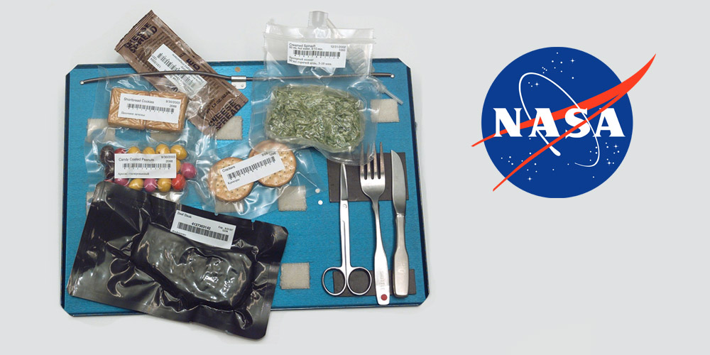 Piemērs ar pārtiku un ēšanas piederumiem kosmosa misijai. Pārtikas drošībai par pamatu ir ņemta NASA izstrādātā HACCP sistēma.